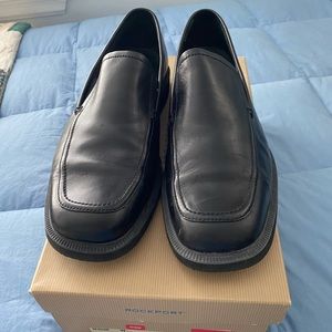 Rockport Men’s Genuine leather slip on black shoes, size 10 wide